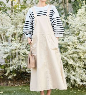 Viola e Viola（ヴィオラ エ ヴィオラ）の「ゆるデニムジャンパースカート（ジャンパースカート）」｜詳細画像