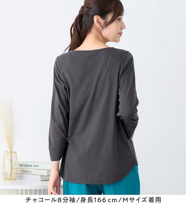 alotta（アロッタ）の「【選べる袖丈】柔らか綿混素材パール調ボタンＴシャツ（カットソー）」｜詳細画像