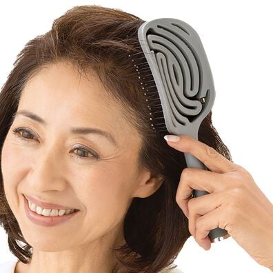 「４ｉｎ１ヘアブラシ（その他日用品）」