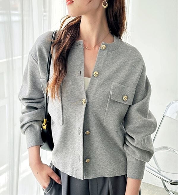 GeeRA（ジーラ）の「ロングシーズン使える！ゴールド調ボタンニットカーデ（ニットカーディガン）」｜詳細画像