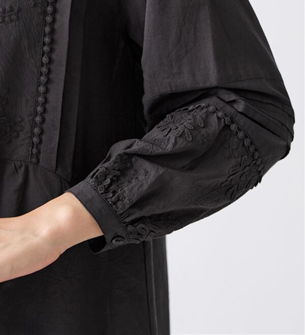 BELLUNA（ベルーナ）の「モチーフレースピンタック使いチュニック（チュニック）」｜詳細画像