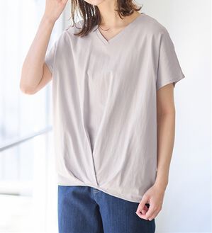 Viola e Viola（ヴィオラ エ ヴィオラ）の「綿１００％ゆったり裾タックＴシャツ（Tシャツ）」｜ラベンダーグレー