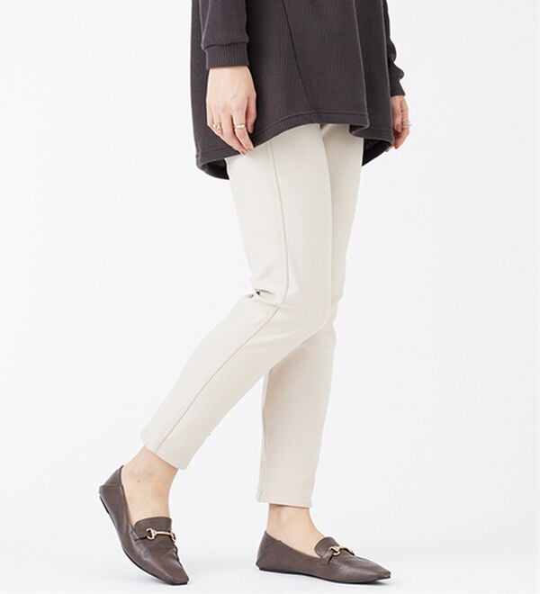 BELLUNA（ベルーナ）の「マシュマロみたいな裏ベロアなめらかストレッチパンツ（フルレングスパンツ）」｜詳細画像