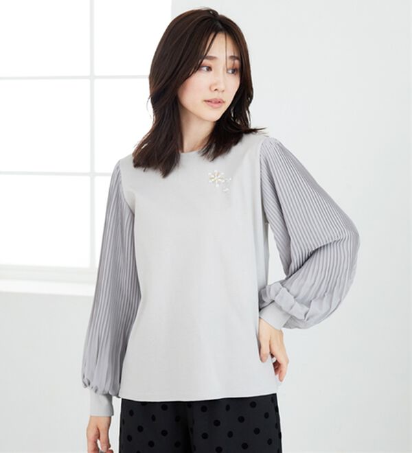 BELLUNA（ベルーナ）の「ビジュー使い袖プリーツプルオーバー（ブラウス）」｜詳細画像