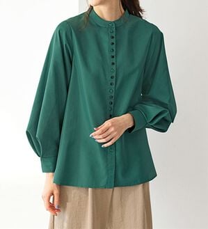 BELLUNA（ベルーナ）の「大人のシンプル服多ボタン袖ボリュームブラウス（ブラウス）」｜グリーン