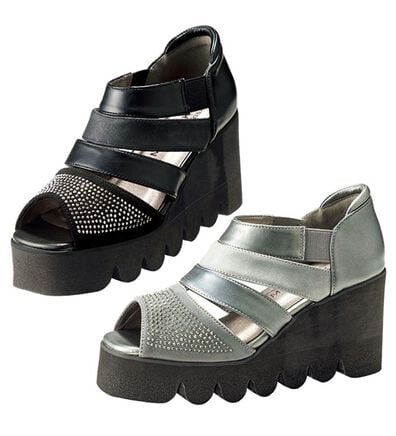 BELLUNA（ベルーナ）の「４Ｅビジュー使いキャタピラーシューズ（サンダル・ミュール）」