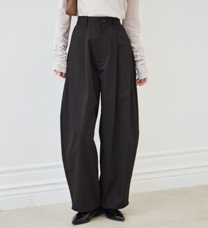 RANAN（ラナン）の「カーブシルエットサイドタックパンツ（フルレングスパンツ）」｜詳細画像