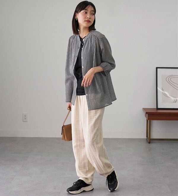 BELLUNA（ベルーナ）の「綿麻ダブルガーゼポッケギャザーパンツ（フルレングスパンツ）」｜詳細画像