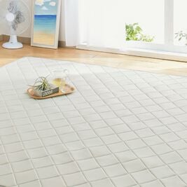 iellio（イエリオ）の「【期間限定価格】ひんやりもちもちで触れたくなる　洗えるラグ＜低反発・滑りにくい・接触冷感・防ダニ・カーペット＞（ラグ）」