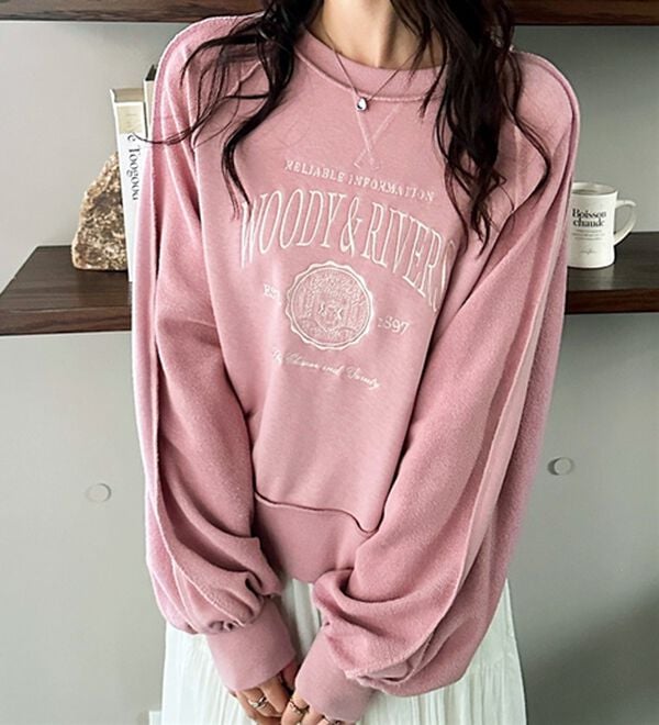 GeeRA（ジーラ）の「リメイク風刺しゅうロゴ裏毛スウェット（カットソー）」｜詳細画像