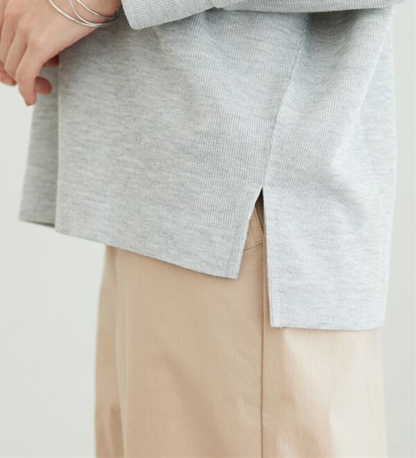 BELLUNA（ベルーナ）の「【2点セット】ネックレス付ラメ調ドルマンプルオーバー（カットソー）」｜詳細画像