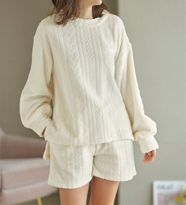 YU'NOW（ユナウ）の「【上下２点セット】ケーブル風フリースルームウェア＆ショートパンツセット（パジャマ・ルームウェア）」｜詳細画像