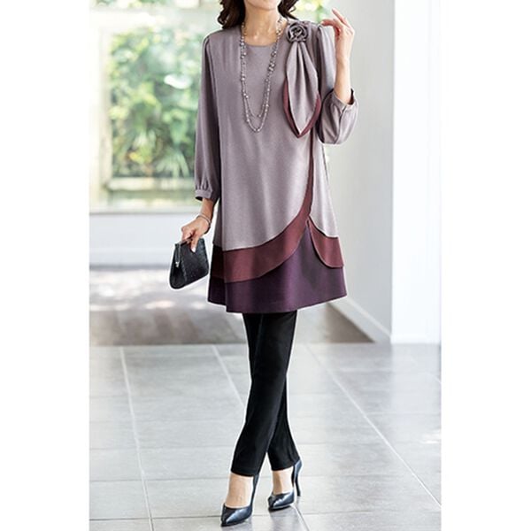 BELLUNA（ベルーナ）の「ちりめん３段重ねデザインチュニック（コサージュ付）（チュニック）」｜詳細画像