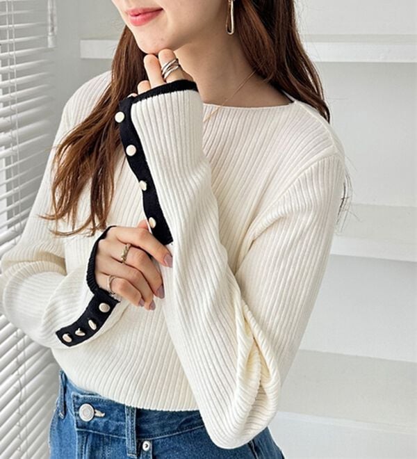 GeeRA（ジーラ）の「袖口ボタン配色ボートネックリブニット（ニット・セーター）」｜詳細画像