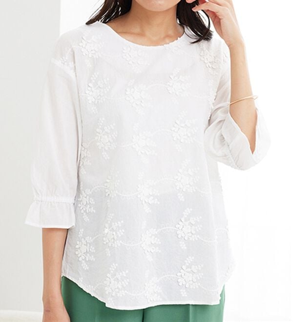 BELLUNA（ベルーナ）の「【店舗・ネット限定】モチーフレース使い袖ギャザーブラウス（ブラウス）」｜詳細画像