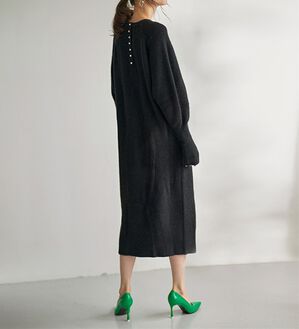 RANAN（ラナン）の「パール調ボタン付ロングニットワンピース（ニットワンピース）」｜ブラック