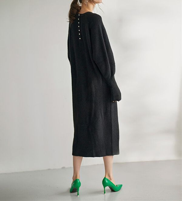RANAN（ラナン）の「パール調ボタン付ロングニットワンピース（ニットワンピース）」｜ブラック