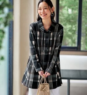 BELLUNA（ベルーナ）の「まるで着る毛布！静電防止付裏ファーフード風チュニック（チュニック）」｜詳細画像