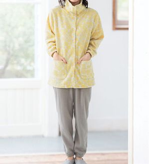 LAVIENNE（ラヴィエンヌ）の「ソフトでかるぽかフリースパジャマ（パジャマ・ルームウェア）」｜イエローフローラル