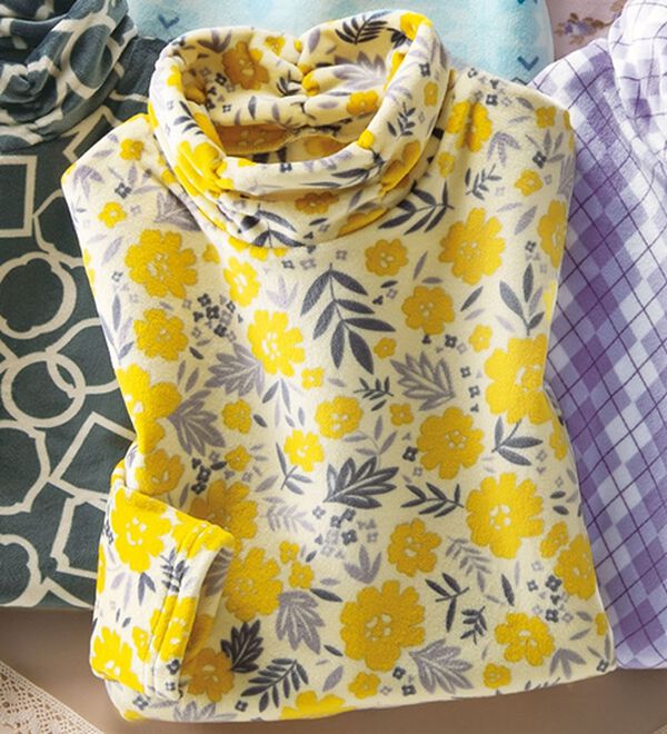 LAVIENNE（ラヴィエンヌ）の「ストレッチ素材のゆるっとハイネックプルオーバー（パジャマ・ルームウェア）」｜イエロー系花柄