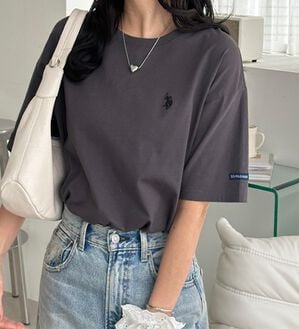 GeeRA（ジーラ）の「【Ｕ．Ｓ．　ＰＯＬＯ　ＡＳＳＮ．】カラーTシャツ（Tシャツ）」｜チャコール