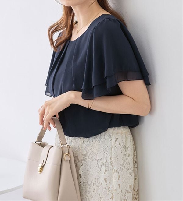 alotta（アロッタ）の「【５つの機能付】ひんやり！インナー付きフリル袖シフォンタックブラウス（ブラウス）」｜詳細画像