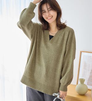 Viola e Viola（ヴィオラ エ ヴィオラ）の「【洗えるもちもち】首回りすっきり見せＶネックニット（ニット・セーター）」｜グリーン