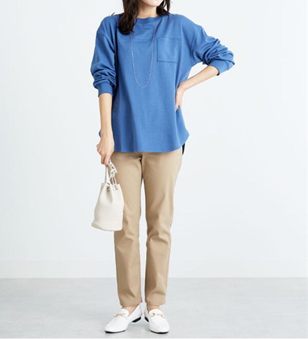 BELLUNA（ベルーナ）の「吸湿発熱ポンチ素材ポケット付プルオーバー（カットソー）」｜詳細画像