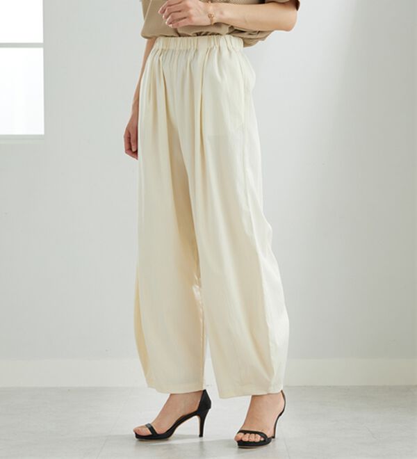 BELLUNA（ベルーナ）の「さらっと肌離れ！ひんやりカーブパンツ（ワイドパンツ・ガウチョ）」｜オフ白