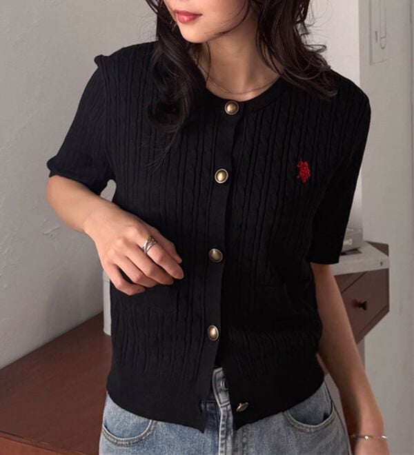 RANAN（ラナン）の「＜Ｕ．Ｓ．ＰＯＬＯ　ＡＳＳＮ．＞ゴールドボタン半袖刺繍ケーブルニットカーディガン（ニットカーディガン）」｜詳細画像