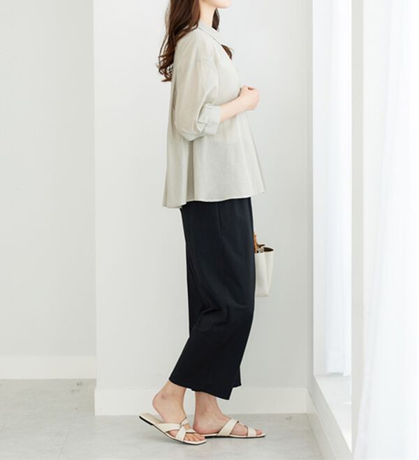 BELLUNA（ベルーナ）の「バックギャザー使いシアーシャツ（シャツ）」｜詳細画像