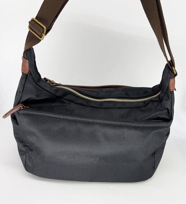 「＜アーノルド　パーマー＞収納上手なクロスボディバッグ（メンズボディバッグ・ウエストポーチ）」｜詳細画像