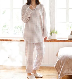 LAVIENNE（ラヴィエンヌ）の「綿１００％ふんわり暖か微起毛パジャマ（パジャマ・ルームウェア）」｜ベージュギンガムチェック