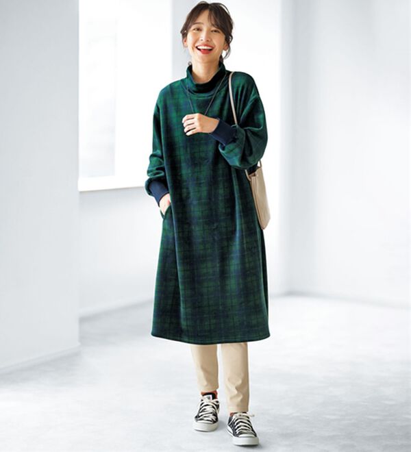 BELLUNA（ベルーナ）の「ふんわりなめらか裏ベロアワンピース（カットソーワンピース）」｜グリーン系チェック