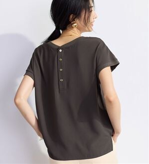 Viola e Viola（ヴィオラ エ ヴィオラ）の「【涼しく解決！】Ｔシャツ感覚で着られるブラウス（ブラウス）」｜チャコールブラウン