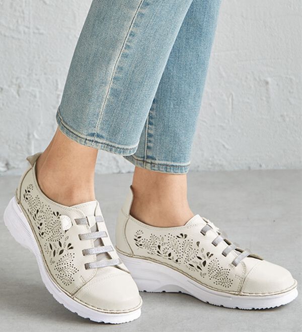 ルフラン（ルフラン）の「ｔｏ　ｂｅ　ｃｏｎｔｉｎｕｅｄ　リーフ柄デザインの甲ゴムシューズ（スニーカー）」｜詳細画像