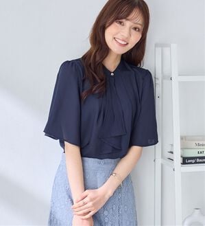 alotta（アロッタ）の「大人上品スカーフタイブラウス（ブラウス）」｜ネイビー