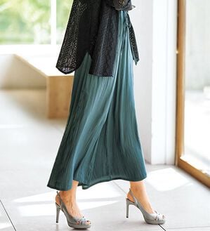 BELLUNA（ベルーナ）の「上品サテン素材ワイドパンツ（ワイドパンツ・ガウチョ）」｜ターコイズ