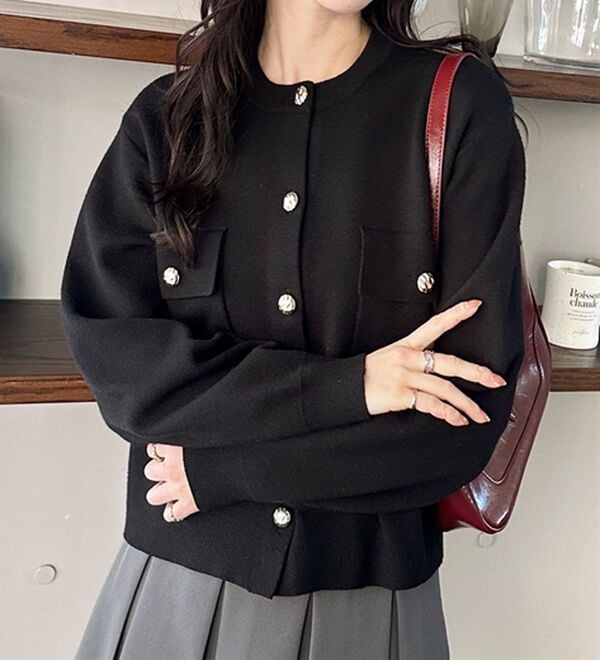 GeeRA（ジーラ）の「ロングシーズン使える！ゴールド調ボタンニットカーデ（ニットカーディガン）」｜詳細画像