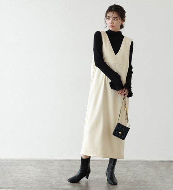Pierrot（ピエロ）の「ペアスキンベロアジャンパースカート（ジャンパースカート）」｜アイボリー