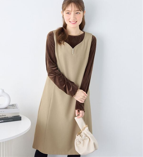 alotta（アロッタ）の「【選べる２丈】すらっと上品見えパール付ジャンパースカート（ジャンパースカート）」｜ベージュ