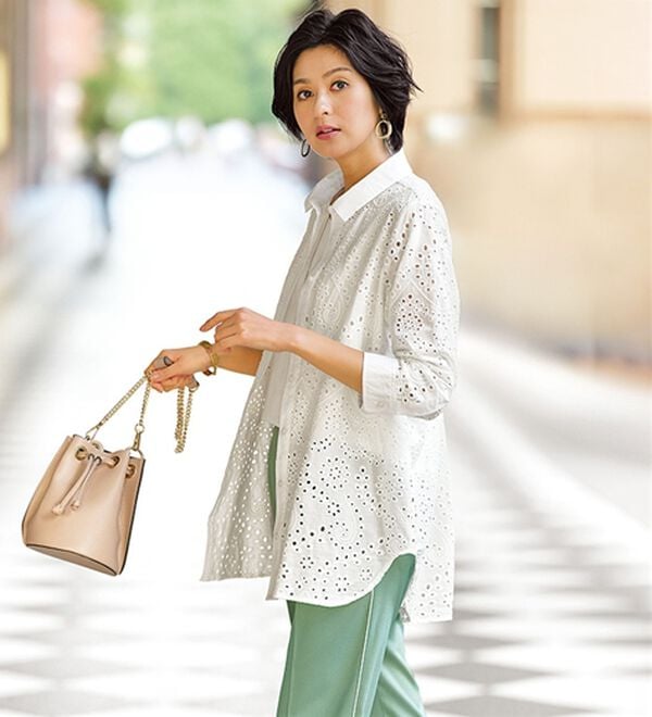 BELLUNA（ベルーナ）の「花柄レース刺しゅうシャツチュニック（チュニック）」｜オフ白