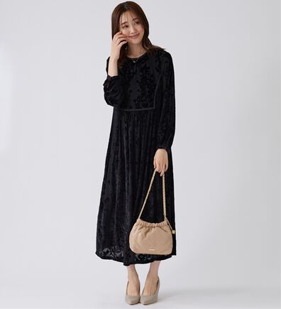 BELLUNA（ベルーナ）の「艶めきベロア素材バックリボンワンピース（その他ワンピース）」