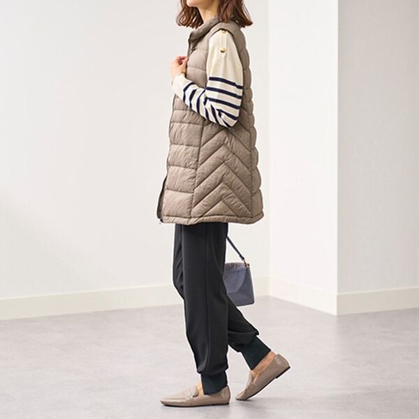 BELLUNA（ベルーナ）の「洗える！軽量ダウンロングベスト（ポーチ付）（ベスト）」｜詳細画像