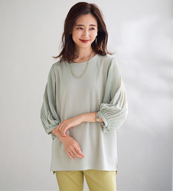 BELLUNA（ベルーナ）の「ヒンヤリ！プリーツ使いデザインプルオーバー（カットソー）」｜グレージュ