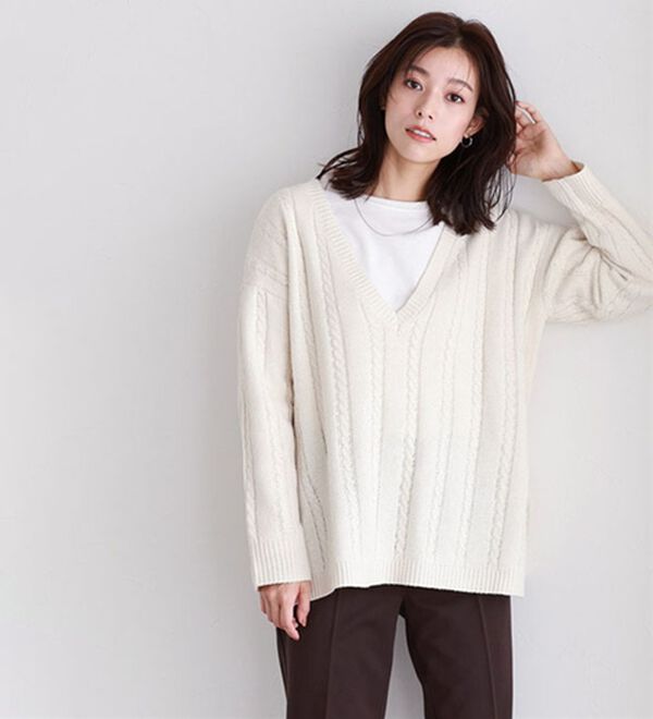 Pierrot（ピエロ）の「ケーブル柄深Ｖネックニット（ニット・セーター）」｜詳細画像
