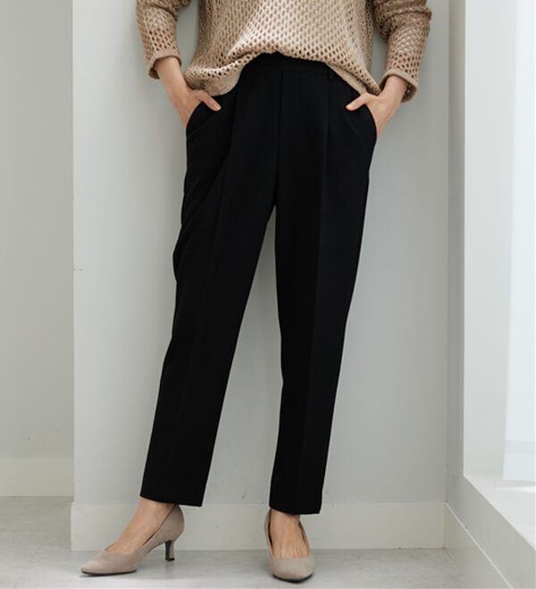 BELLUNA（ベルーナ）の「サマ見え(スーパーウォーム)ウール調素材美脚テーパードパンツ（テーパードパンツ）」｜黒