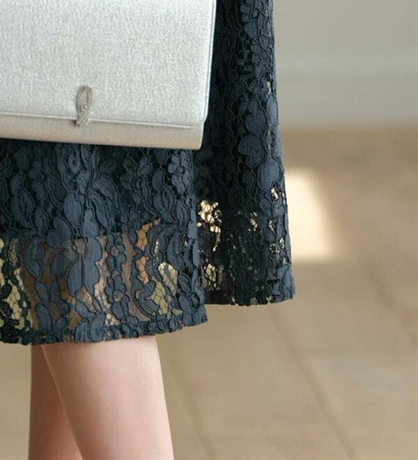 BELLUNA（ベルーナ）の「シャンタン素材ノーカラージャケットレースワンピースアンサンブル（ワンピースセットスーツ）」｜詳細画像