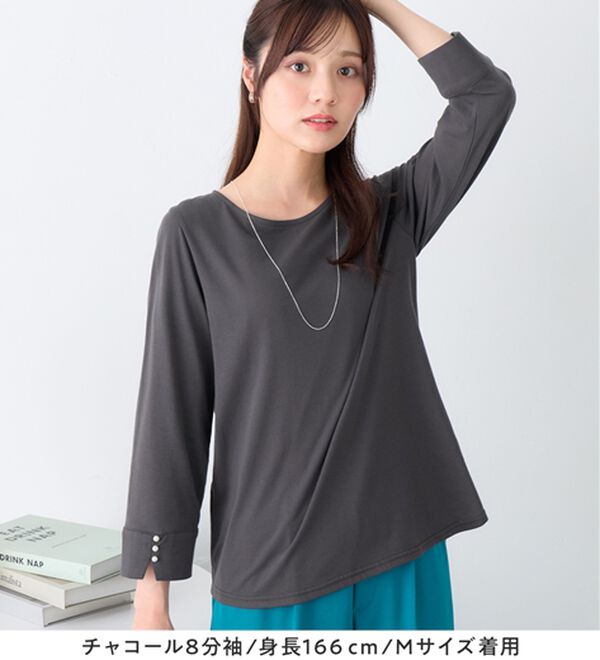 alotta（アロッタ）の「【選べる袖丈】柔らか綿混素材パール調ボタンＴシャツ（カットソー）」｜詳細画像