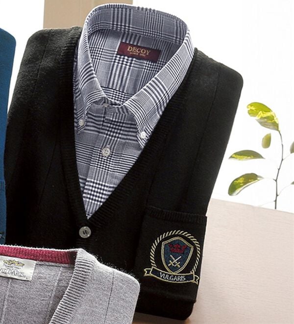 「刺しゅうポケット付ベスト（メンズニット・セーター）」｜ブラック